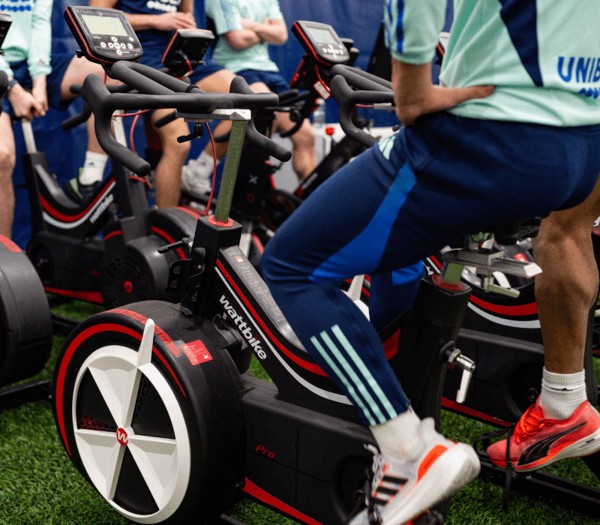 トップレベルのフットボールを支える ― なぜ Leeds United は Wattbike を選ぶのか